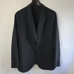 ブラック テーラードジャケットUNIQLO