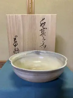 2420 古美術　青磁　三足　菓子鉢　時代物 古美術 青磁 菓子鉢 和食器 鉢 時代物 - メルカリ