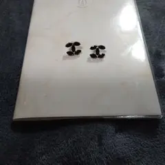 CHANEL シャネルノベルティーブラックゴールド ロゴデザイン ピアス