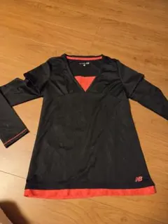 New Balance 長袖トレーニングウェア ブラック レッド