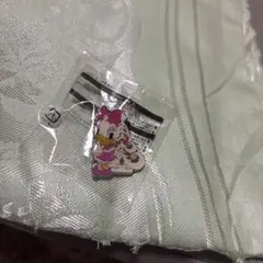 ディズニーデイジーダック ピンバッジ