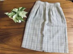 【美品】レディース　タイトスカート　ひざ丈 チェック 薄手のサムネイル