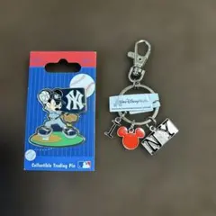 ディズニーワールド ミッキーマウス ヤンキースピンバッジとキーホルダーセット