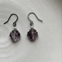 紫花形フローライトピアス