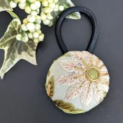 インド刺繍リボン くるみボタン ヘアゴム　大花ライトグリーン