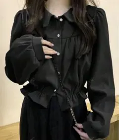 フリル付きブラック長袖シャツ