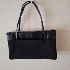 がま口付き黒いキャンバスハンドバッグ