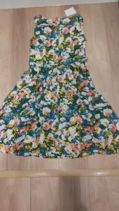 新品未使用　Lois CRAYON　ロイスクレヨン　花柄　ワンピース