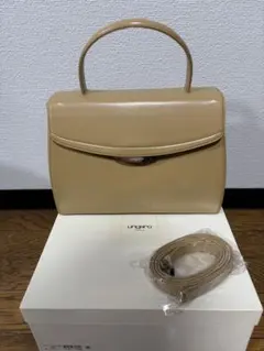 美品⭐︎『ウンガロ　ベージュ　バラード　ハンドバック』卒業式、入学式にも！のサムネイル
