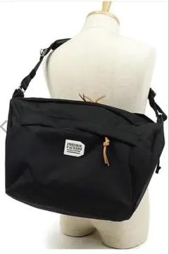 FREDRIK PACKERS ブラックショルダーバッグ