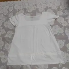 お値下☆エニィシス ホワイト スクエアネック Tシャツ フレンチ袖のサムネイル