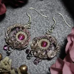 【最終値下げ】ハンドメイド ピンクビーズピアス (No.29)