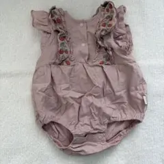 【中古】mocmof いちご刺繍フリルロンパース ピンク　70cm