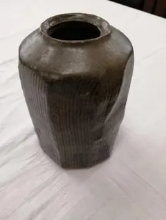 八角形ダークグレー陶器花瓶