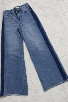 earth music&ecology配色ジーンズ