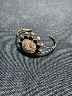 Zuni フェイスバングル　花　スターリング　インディアンジュエリー