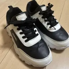 スニーカー　モズ　moz ブラック　ホワイト　24.0