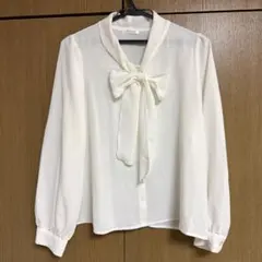 ハニーズ　ボウタイブラウス　Mサイズ