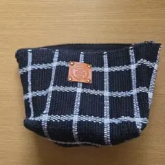 Creema 裂き織 三角ポーチ ブラック×ホ ワイト