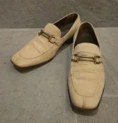 スエードローファー