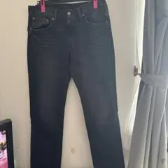 ブラック ストレートデニムパンツ LEVI’S