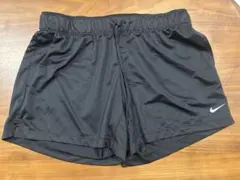 レディース　ナイキショートパンツ L