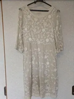 刺繍入り ベージュ 七分袖 ワンピース