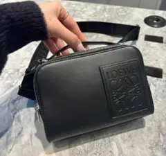 LOEWE極美品ブラックショルダーバッグ**
