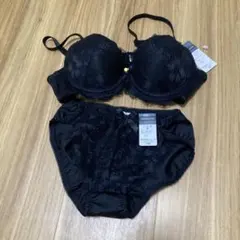 新品タグ付ブラック　黒　ブラジャーショーツセット　C70