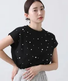 【美品】anana アナナ ランダムパールフレンチトップス Tシャツのサムネイル