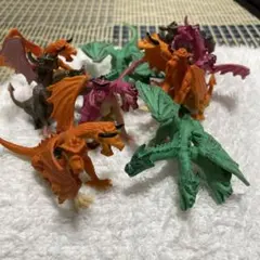 ドラゴン フィギュア まとめ売り　（ドラゴン9体　バケツ入り消しゴム３個）のサムネイル