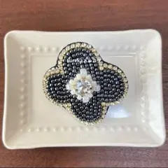 週末セール！！ビーズ刺繍ブローチ　ブラックフラワー