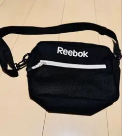早い者勝ち！最終値下げ！Reebok ショルダーバッグ 黒のサムネイル