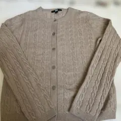 ユニクロUNIQLOベージュ ケーブル編み クルーネックカーディガンMサイズ