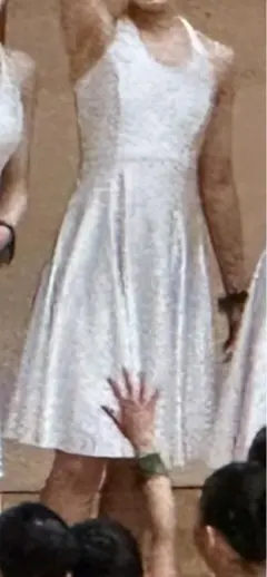 ホワイト ノースリーブ フレアワンピース衣装