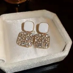 【新品未使用】スクエアラインストーンピアス エレガント パーティー 耳飾り 白