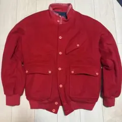 赤いフリースジャケット