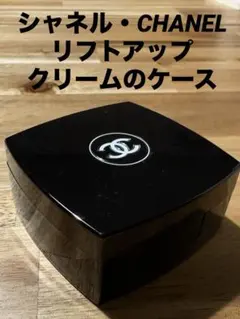 CHANEL ブラック コンパクトケース
