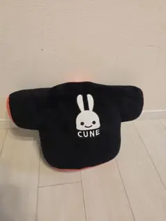 CUNE CUNEのTシャツのようなクッション。