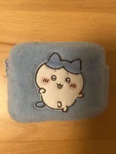 ぷ*く様 【最安値】ちいかわ　ふわふわミニポーチ　ハチワレ