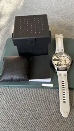 DIESEL ホワイト クロノグラフ 時計