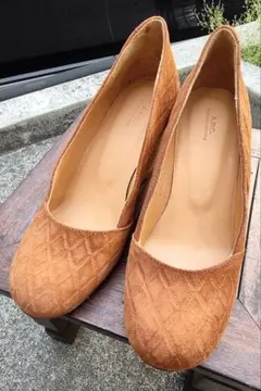 apc スウェードパンプス 37 新品同様のサムネイル