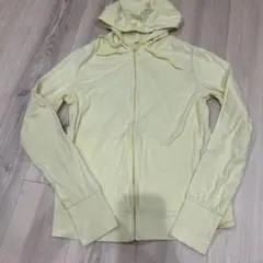 淡い黄色 フード付きパーカー　エアリズムUVカットフルジップパーカ　M