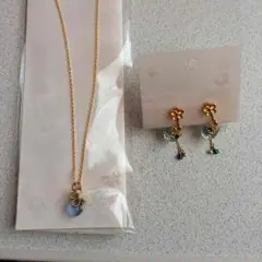 青色と花のイヤリングとネックレスのセット✨