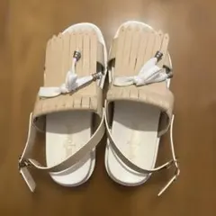 MINNETONKA フリンジ サンダル ベージュのサムネイル