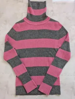掲載終了間近！！　ピンクとグレーのストライプタートルネックニット M