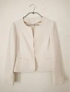 ホワイトジョーラ　ノーカラージャケット