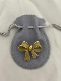 ゴールドリボンブローチ