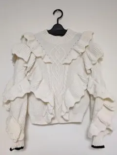 リリーブラウン ケーブルフリルニットトップス