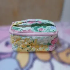 Marie Claire 　花柄 　キルティング 　ポーチのサムネイル